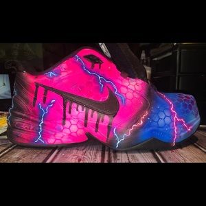 Custom men’s Nike shoes size 10 nwot